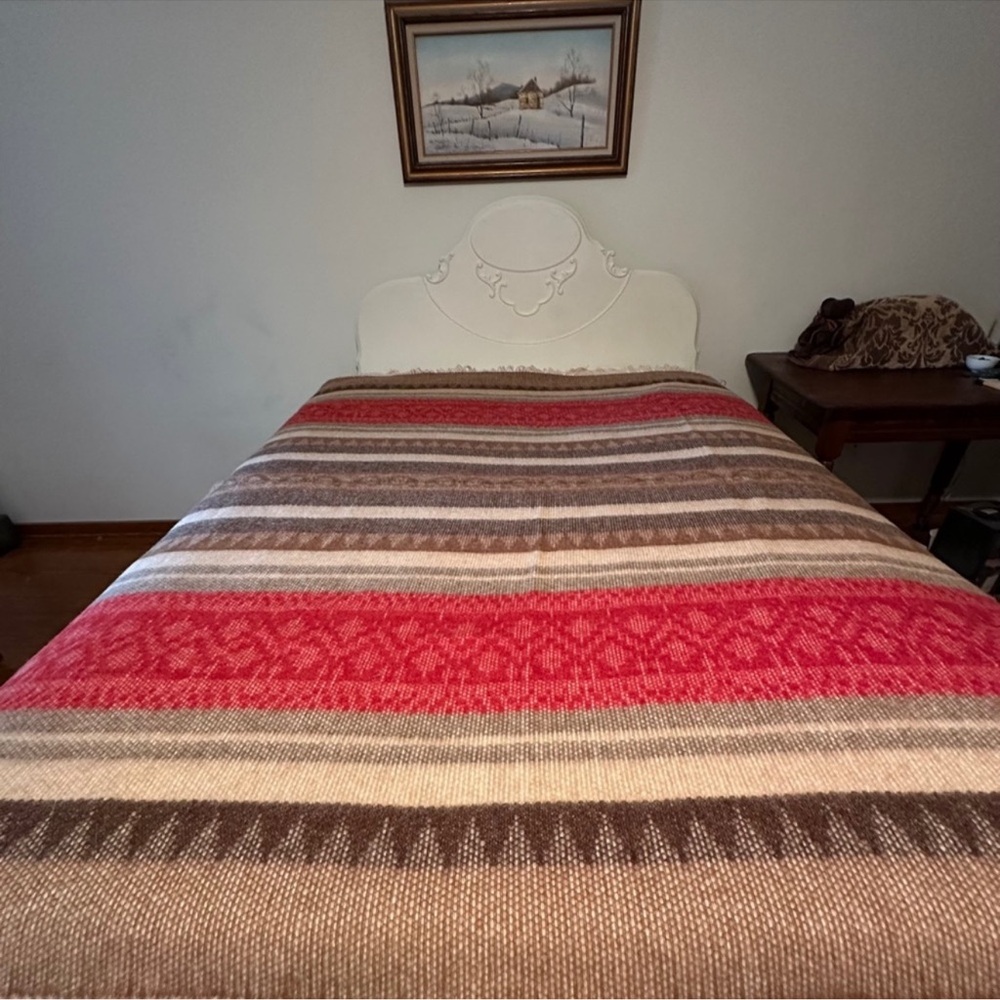 ALPACA WOOL THROW BLANKET, CREAM, BEIGE, SOFT RED IN COLOR, WITH FRINGE